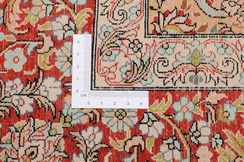 Hereke Orientteppich 104 × 142 cm, Seide, handgeknüpft