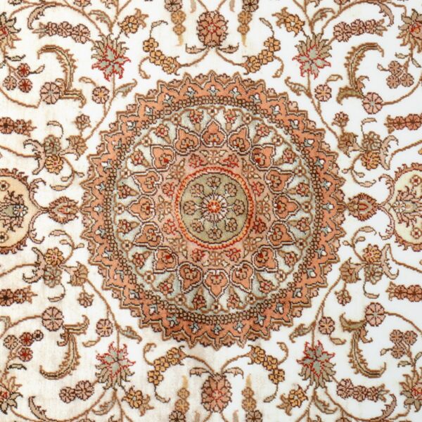 Hereke Orientteppich 123 × 182 cm, Seide, handgeknüpft