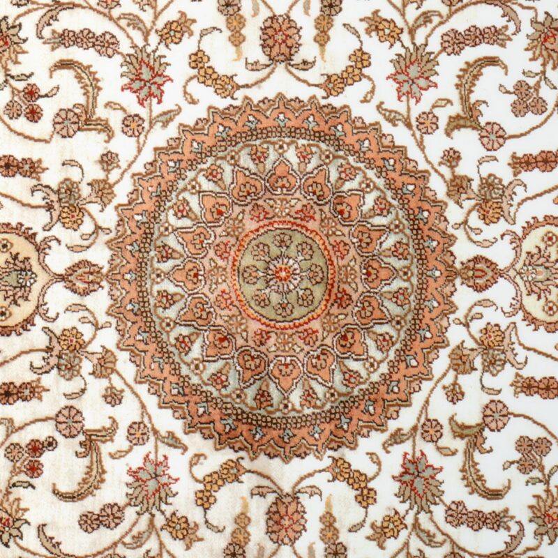Hereke Orientteppich 123 × 182 cm, Seide, handgeknüpft