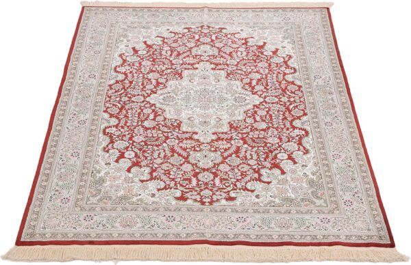 Hereke Orientteppich 125 × 190 cm, Seide, handgeknüpft