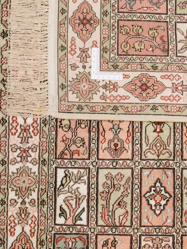 Hereke Orientteppich 61 × 91 cm, Seide, handgeknüpft
