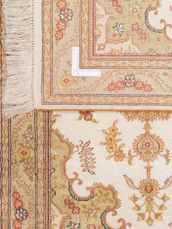 Hereke Orientteppich 63 × 92 cm, Seide, handgeknüpft