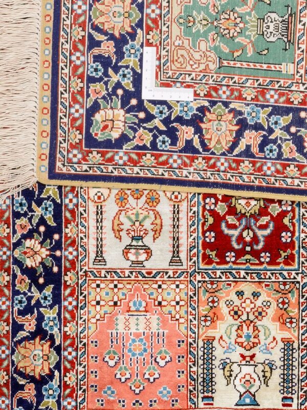 Hereke Orientteppich 64 × 94 cm, Seide, handgeknüpft