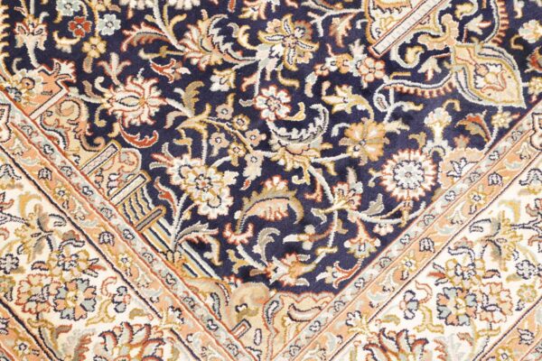Kashmir Orientteppich 122 × 189 cm, Seide, handgeknüpft