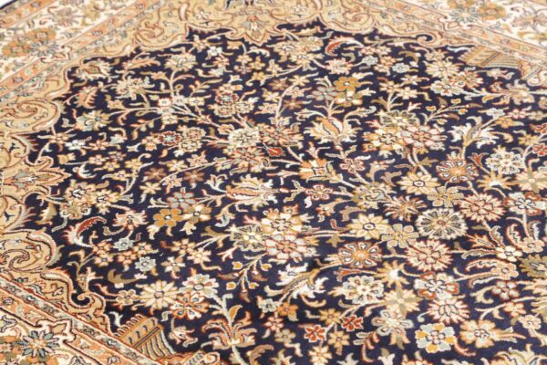 Kashmir Orientteppich 122 × 189 cm, Seide, handgeknüpft