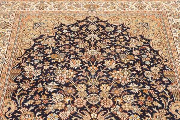 Kashmir Orientteppich 122 × 189 cm, Seide, handgeknüpft