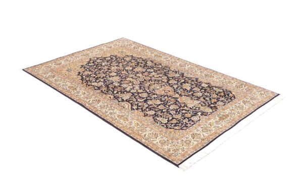 Kashmir Orientteppich 122 × 189 cm, Seide, handgeknüpft