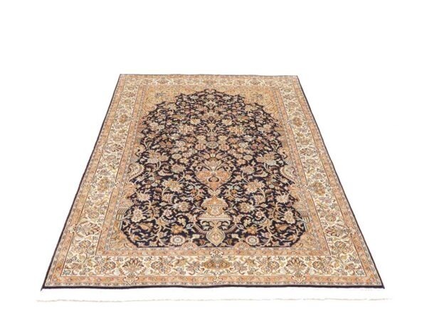 Kashmir Orientteppich 122 × 189 cm, Seide, handgeknüpft
