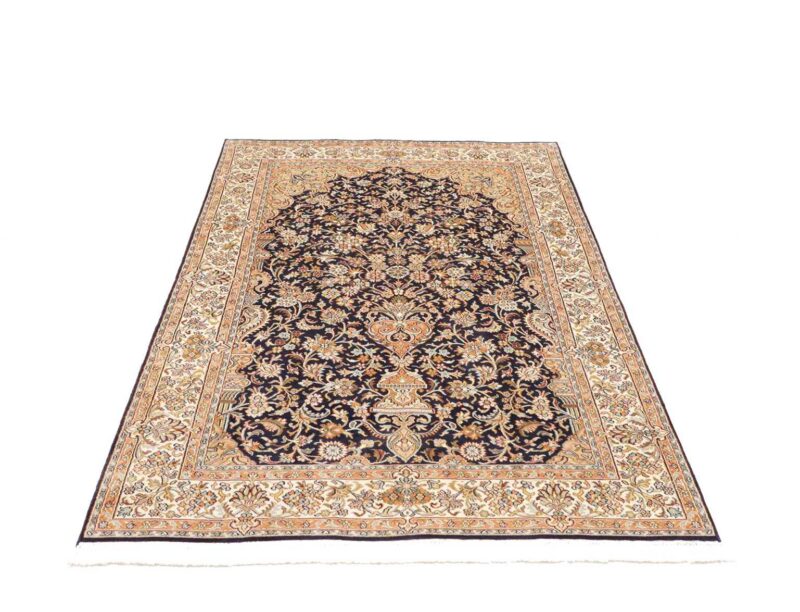 Kashmir Orientteppich 122 × 189 cm, Seide, handgeknüpft