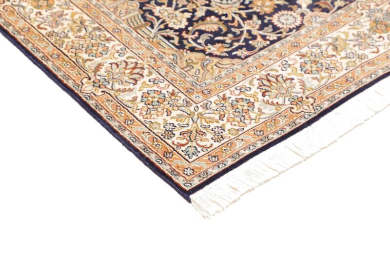 Kashmir Orientteppich 122 × 189 cm, Seide, handgeknüpft