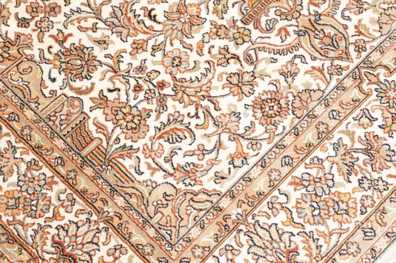 Kashmir Orientteppich 126 × 191 cm, Seide, handgeknüpft
