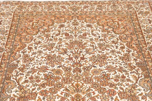 Kashmir Orientteppich 126 × 191 cm, Seide, handgeknüpft