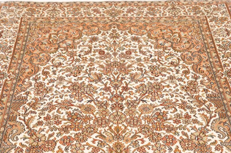 Kashmir Orientteppich 126 × 191 cm, Seide, handgeknüpft