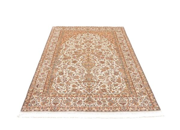 Kashmir Orientteppich 126 × 191 cm, Seide, handgeknüpft