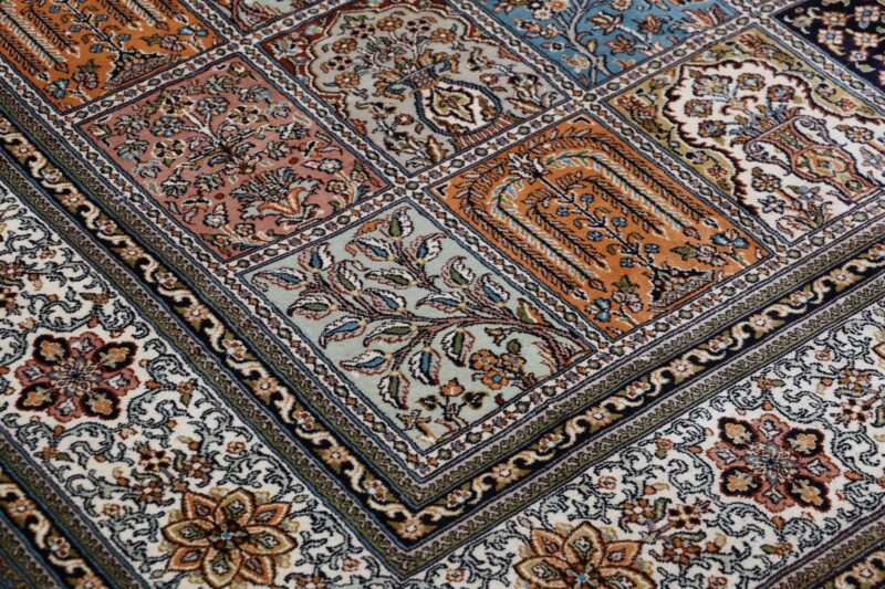 Kashmir Orientteppich 162 × 241 cm, Seide, handgeknüpft