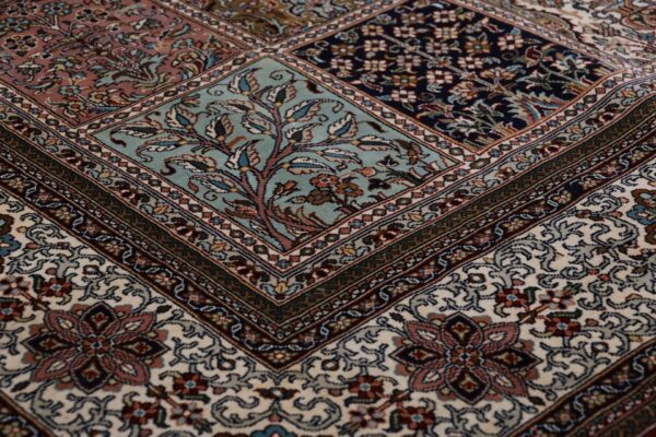 Kashmir Orientteppich 168 × 245 cm, Seide, handgeknüpft