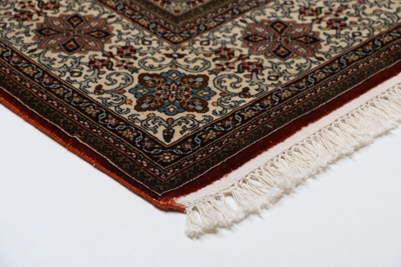 Kashmir Orientteppich 168 × 245 cm, Seide, handgeknüpft