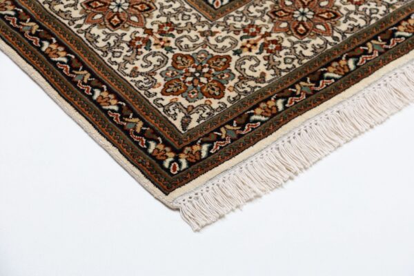 Kashmir Orientteppich 169 × 244 cm, Seide, handgeknüpft