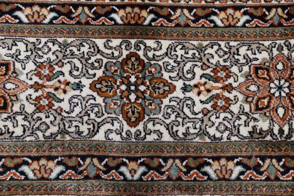 Kashmir Orientteppich 169 × 244 cm, Seide, handgeknüpft