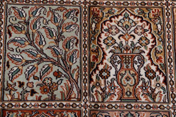 Kashmir Orientteppich 169 × 244 cm, Seide, handgeknüpft