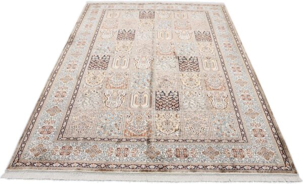 Kashmir Orientteppich 169 × 244 cm, Seide, handgeknüpft