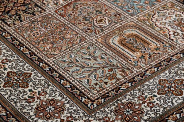 Kashmir Orientteppich 169 × 244 cm, Seide, handgeknüpft
