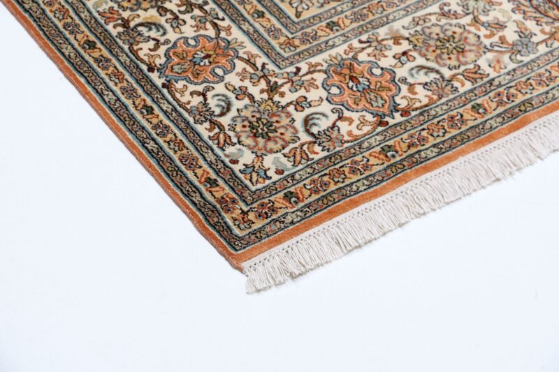 Kashmir Orientteppich 169 × 254 cm, Seide, handgeknüpft