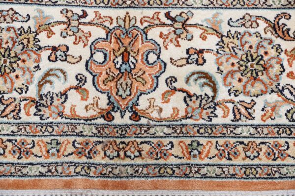 Kashmir Orientteppich 169 × 254 cm, Seide, handgeknüpft
