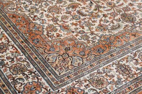 Kashmir Orientteppich 169 × 254 cm, Seide, handgeknüpft