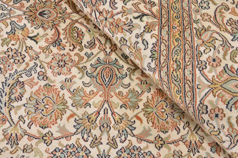 Kashmir Orientteppich 170 × 247 cm, Seide, handgeknüpft