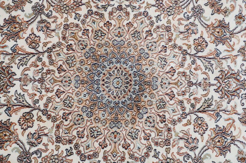 Kashmir Orientteppich 171 × 243 cm, Seide, handgeknüpft Pastell