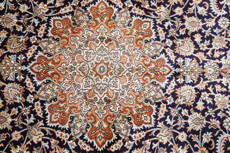 Kashmir Orientteppich 175 × 245 cm, Seide, handgeknüpft