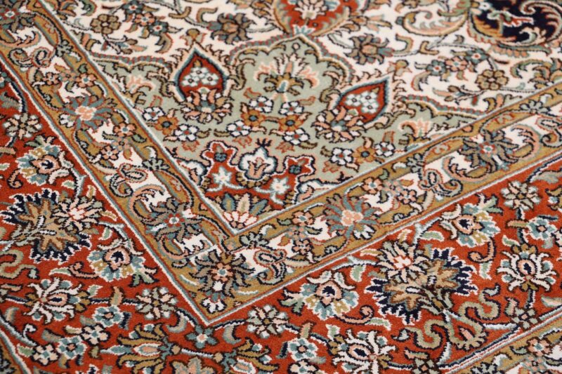 Kashmir Orientteppich 175 × 245 cm, Seide, handgeknüpft