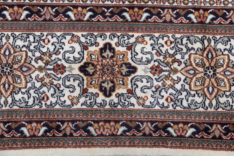 Kashmir Orientteppich 175 × 246 cm, Seide, handgeknüpft
