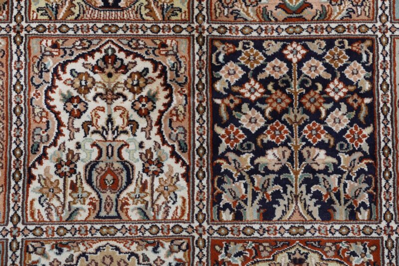 Kashmir Orientteppich 175 × 246 cm, Seide, handgeknüpft