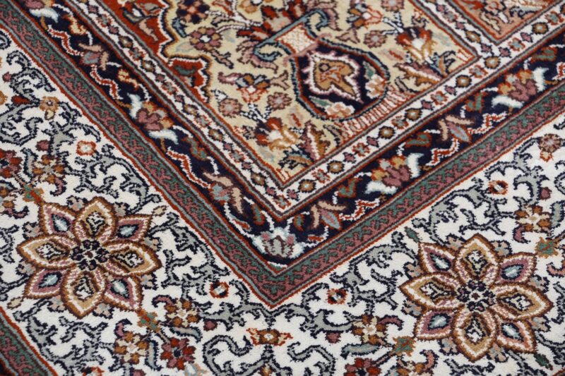 Kashmir Orientteppich 175 × 246 cm, Seide, handgeknüpft