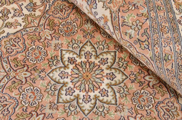 Kashmir Orientteppich 175 × 251 cm, Seide, handgeknüpft