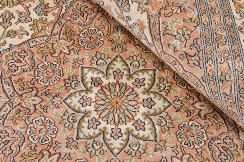 Kashmir Orientteppich 175 × 251 cm, Seide, handgeknüpft