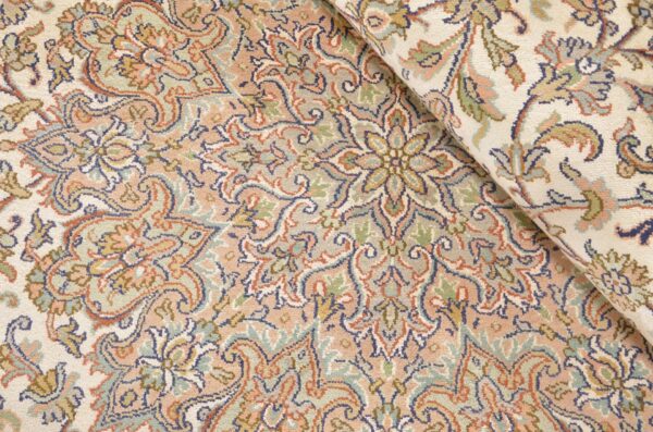 Kashmir Orientteppich 213 × 310 cm, Seide, handgeknüpft