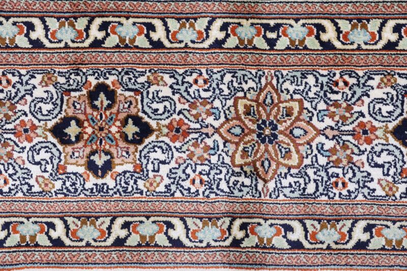 Kashmir Orientteppich 215 × 296 cm, Seide, handgeknüpft