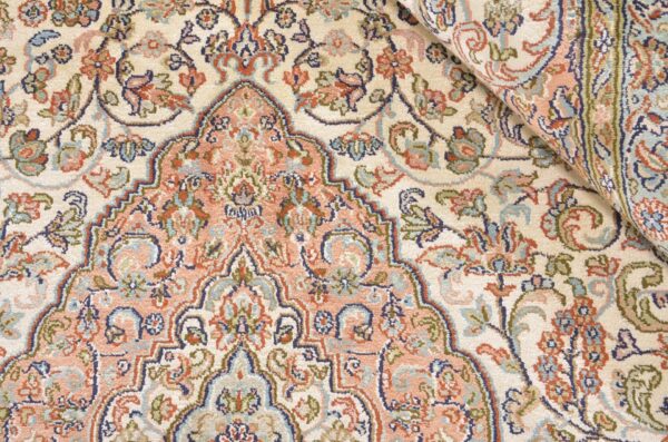 Kashmir Orientteppich 216 × 311 cm, Seide, handgeknüpft