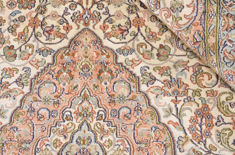 Kashmir Orientteppich 216 × 311 cm, Seide, handgeknüpft