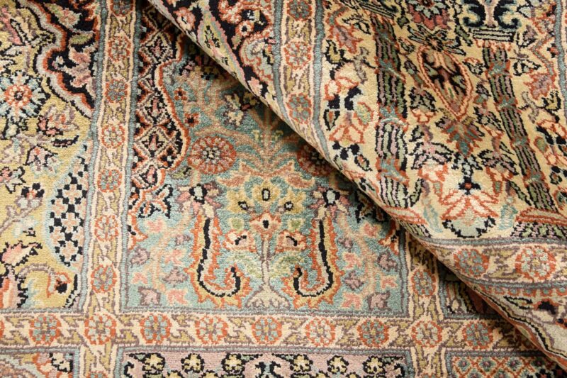 Kashmir Orientteppich 241 × 311 cm, Seide, handgeknüpft Pastell