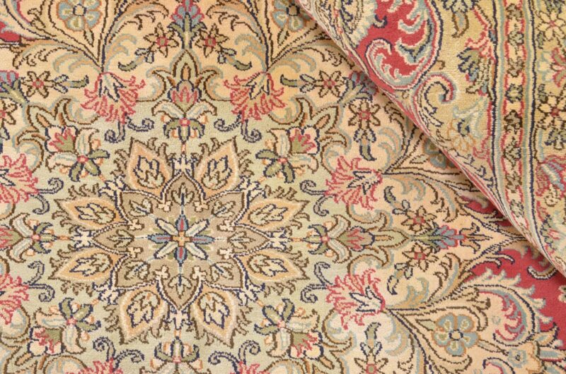 Kashmir Orientteppich 244 × 304 cm, Seide, handgeknüpft