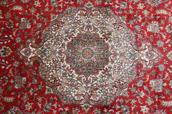 Kashmir Orientteppich 244 × 335 cm, Seide, handgeknüpft Pastell
