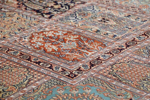 Kashmir Orientteppich 244 × 342 cm, Seide, handgeknüpft
