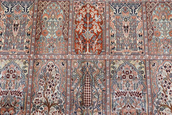 Kashmir Orientteppich 244 × 342 cm, Seide, handgeknüpft