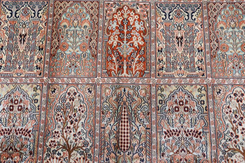 Kashmir Orientteppich 244 × 342 cm, Seide, handgeknüpft