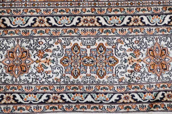 orientteppich-kashmir-247-x-349-cm-seide-handgeknupft-persisch-7.jpg Kashmir Orientteppich 247 × 349 cm, Seide, handgeknüpft persisch
