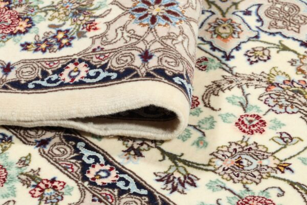 perserteppich-isfahan-113-x-173-cm-schurwolle-seide-handgeknupft-18.jpg Isfahan Perserteppich 113 × 173 cm, Schurwolle-Seide, handgeknüpft